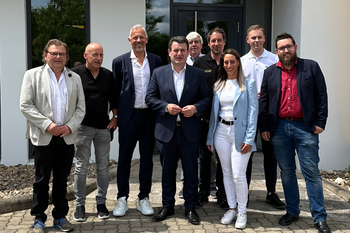 Arbeitminister Heil nach der Betriebsbesichtigung von Galvanotechnik Kessel. Das Unternehmen aus Vechelde befindet sich in seinem Bundestagswahlkreis Peine (Foto: Galvanotechnik Kessel)
